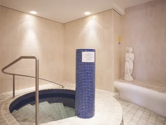 Tauchbecken in der Privatklinik Alpreflect
