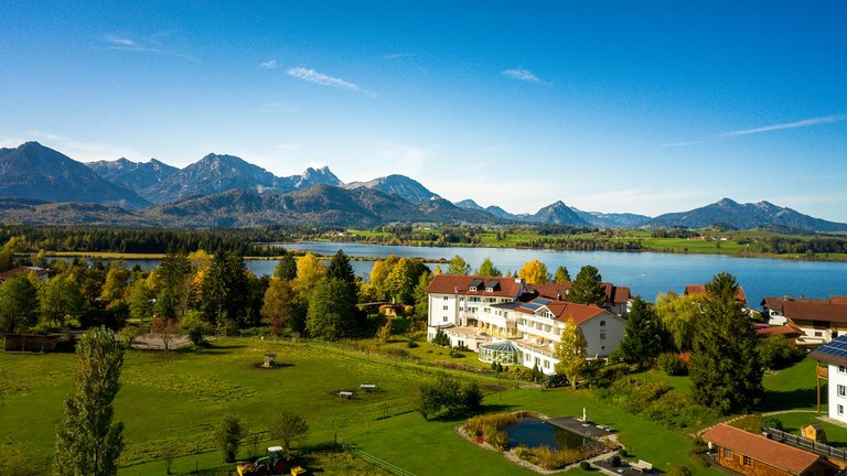 Kneipp-Sanatorium Möst - Luftbild mit Hopfensee